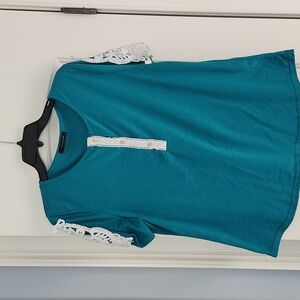 Short sleeve crochet lace sleeve top